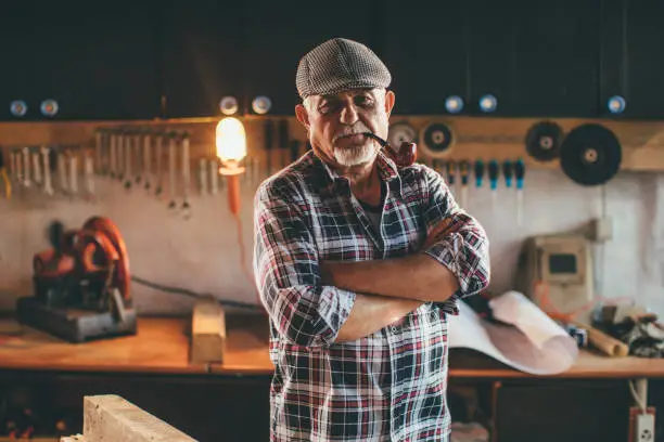 סבא ביאנקו קגו, נגר אומן ומייסד מותג הרהיטים Beanco, מייצור רהיטים בעבודת יד בביתו הקטן בעיירה בפולין הפך את עולם הרהיטים עם עיצובים פרקטיים ושימושיים לכלל הלקוחות לחיי היום יום ולאירוח , סיים תואר בארכיטקטורה עיצוב פנים והתעסק רוב חייב בהום סטיילינג ופיין ליווינג