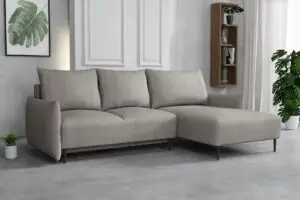 סלון פינתי נפתח למיטה דגם לאמבי מיני מבית ביאנקו , סלון פינתי עם שזלונג , מושב נוח , ספה שמתאימה גם לרביצה , מגיע עם כרית נוי עגולה , הסלון אוניברסלי גם פינה שמאל גם פינה ימין , עם ארגז מצעים ומיטה זוגית גדולה , גודלה 240 על 160 על רגליים גבוהות לאלה ביניכם שאין להם סלון מספיק גדול הספה תאפשר נוחות מרבית ופרקטיות מקסימאלית